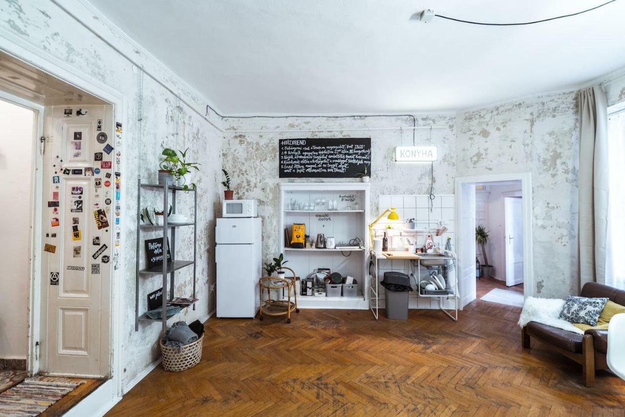 A Szoba Apartman Печ Екстериор снимка