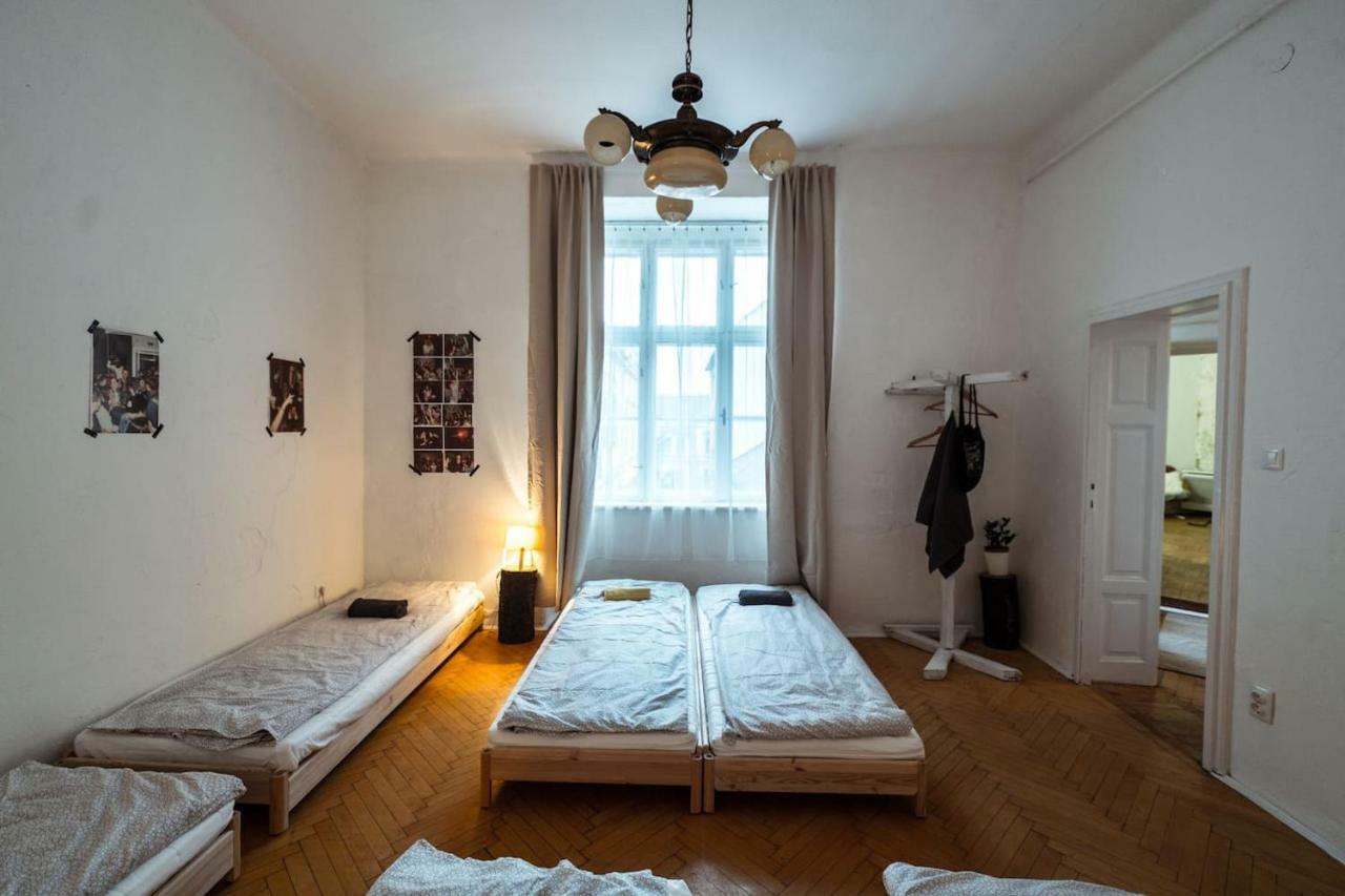 A Szoba Apartman Печ Екстериор снимка